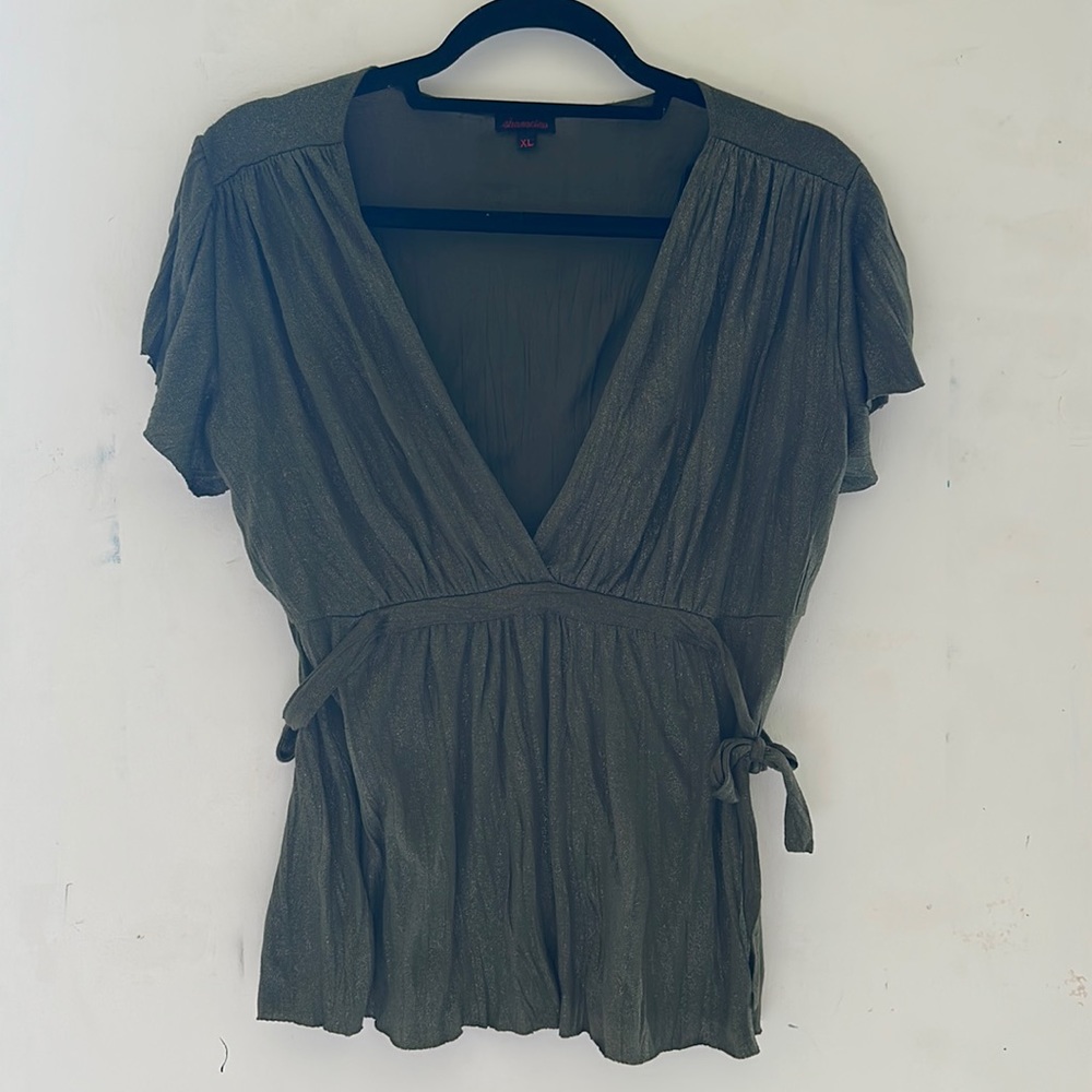 Y2K sparkly green vneck top